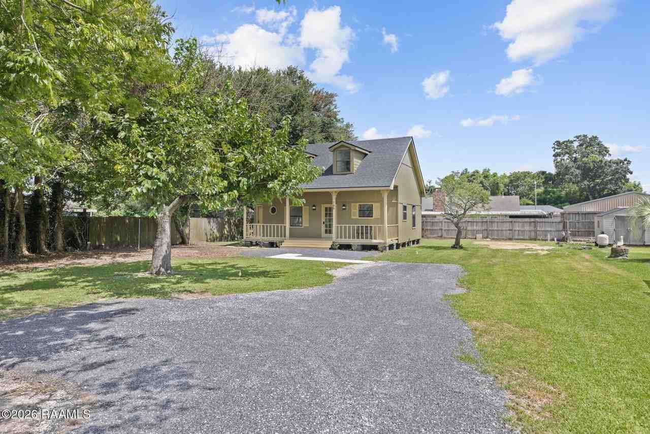 708 Patrick Dr - Photo 3 of 23