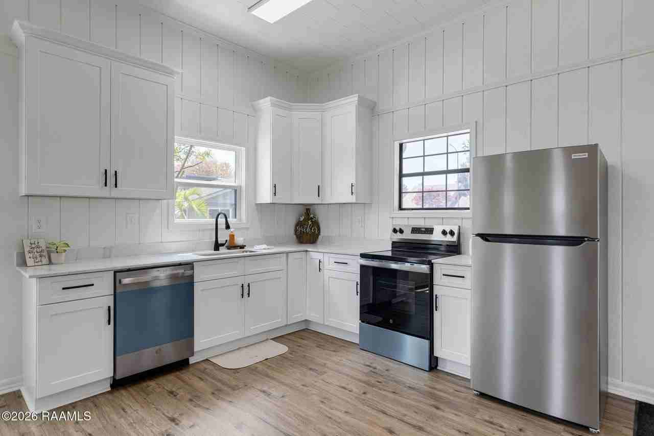 708 Patrick Dr - Photo 6 of 23