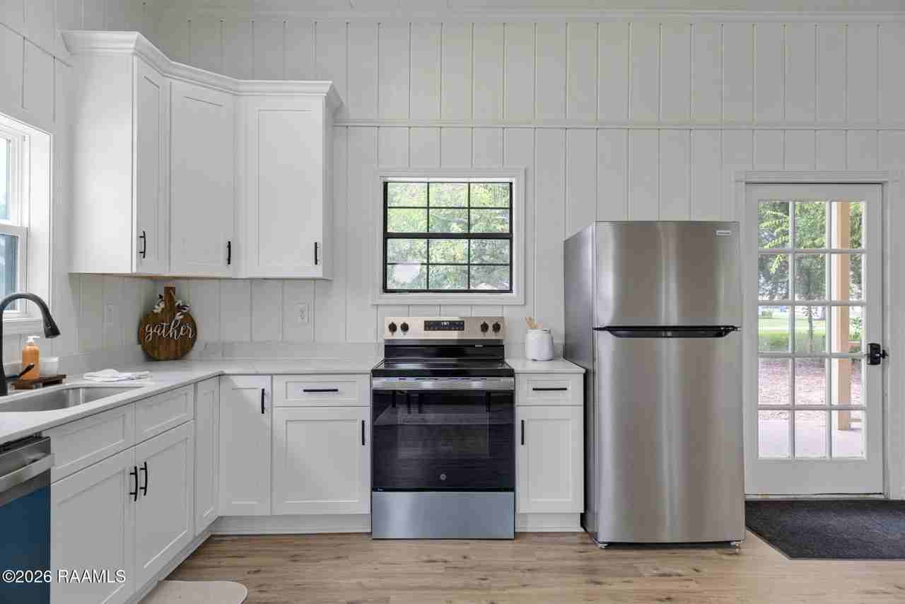 708 Patrick Dr - Photo 7 of 23