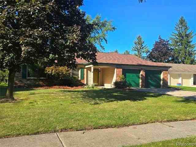 2951 Hill Dr - Photo 2 of 39