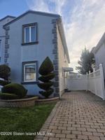 featured image of 32 Furness Pl #1