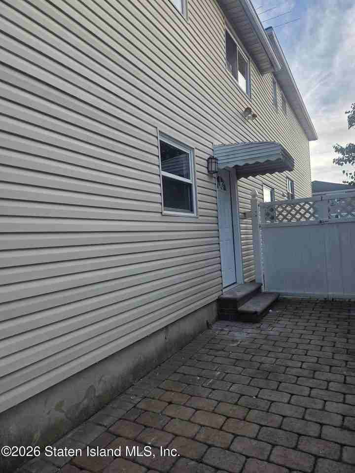 32 Furness Pl #1 - Photo 3 of 3