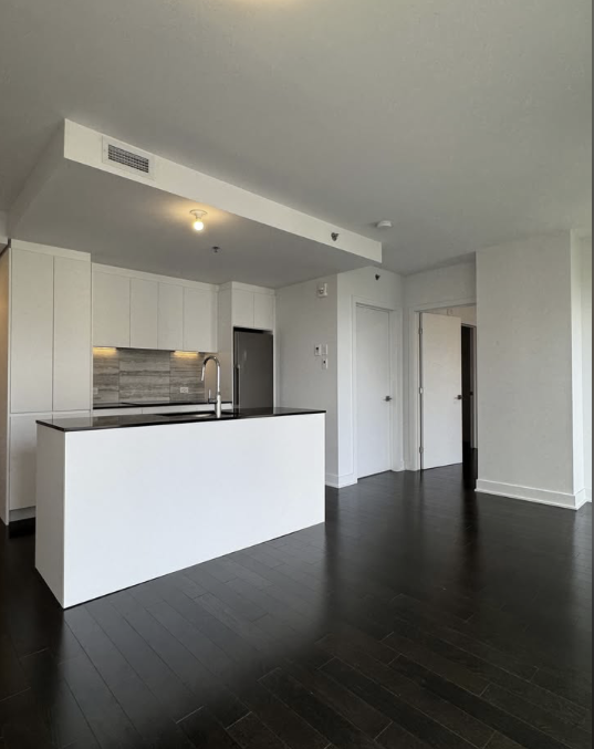 2300 Rue Tupper #1105 - Photo 3 of 14