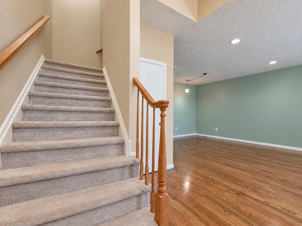 112 Richmond Ct N - Photo 3 of 45