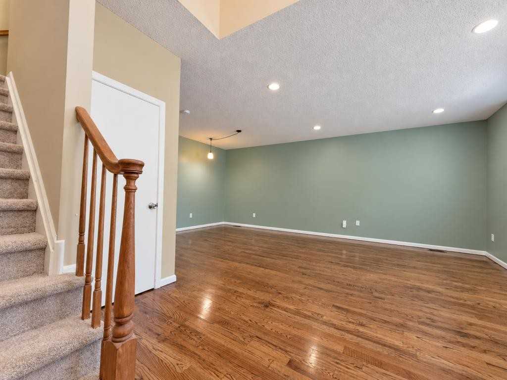112 Richmond Ct N - Photo 4 of 45