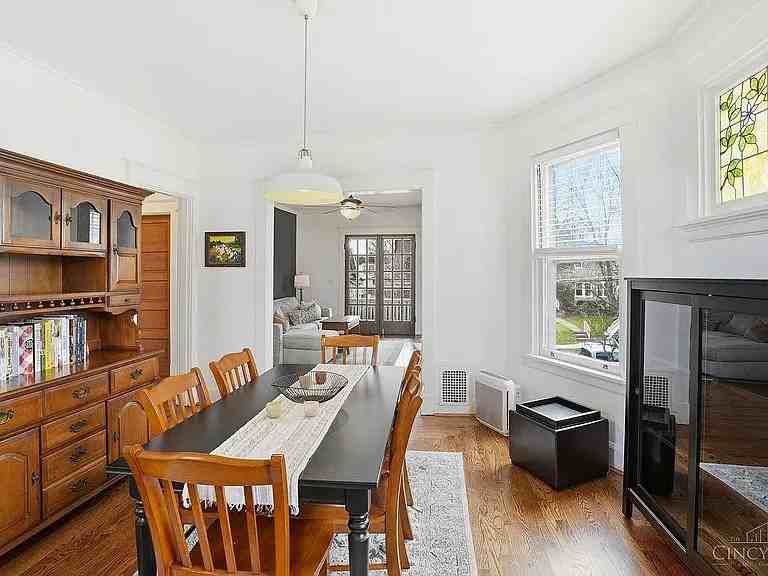 3637 Brentwood Avenue - Photo 3 of 20