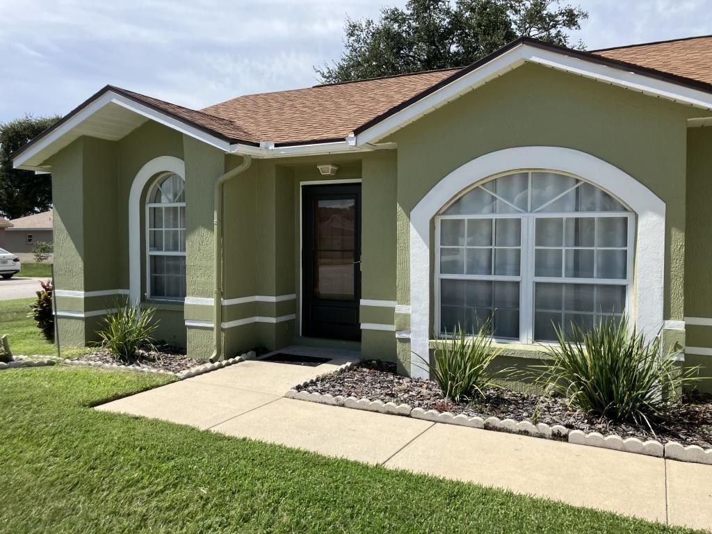 718 Reflections Dr - Photo 3 of 16