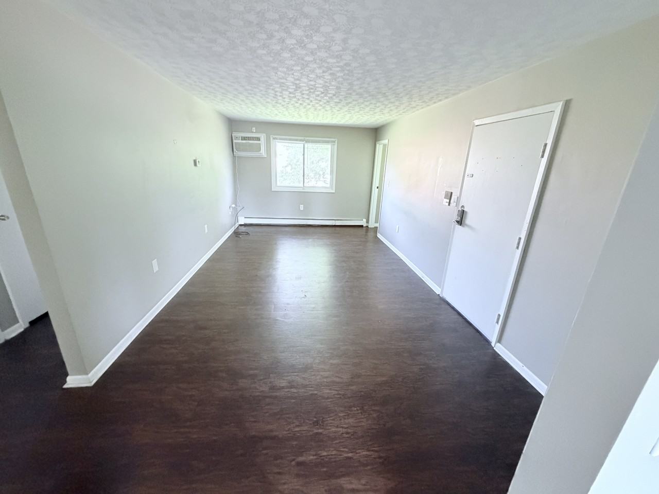 875 Cook Ave #4 - Photo 3 of 10