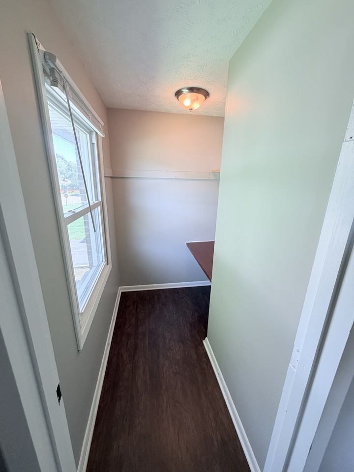 875 Cook Ave #4 - Photo 6 of 10