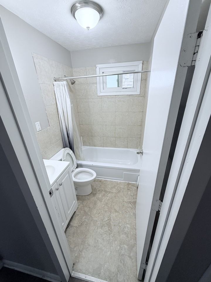 875 Cook Ave #4 - Photo 7 of 10