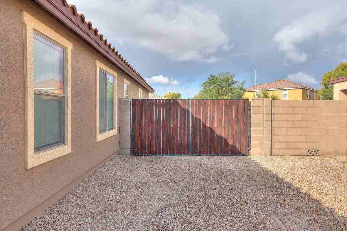 40178 W Lococo St - Photo 3 of 24