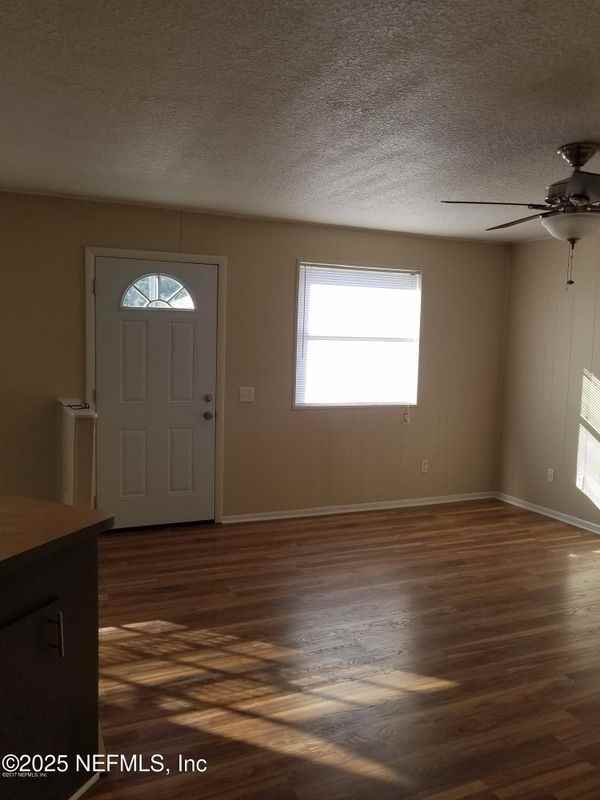 1065 Stocks St - Photo 2 of 15
