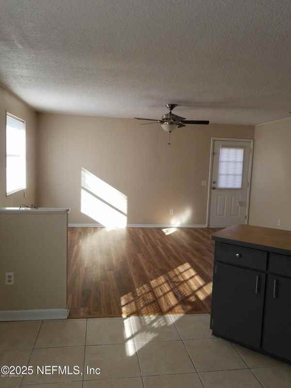 1065 Stocks St - Photo 3 of 15