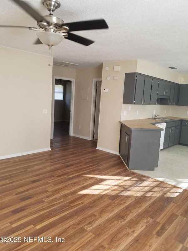 1065 Stocks St - Photo 5 of 15