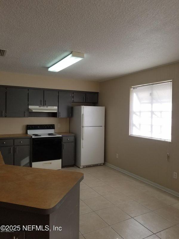 1065 Stocks St - Photo 6 of 15