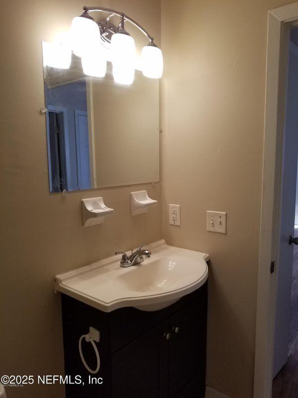 1065 Stocks St - Photo 7 of 15