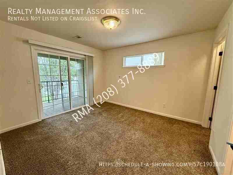10054 W Garverdale Ln #202 - Photo 7 of 13