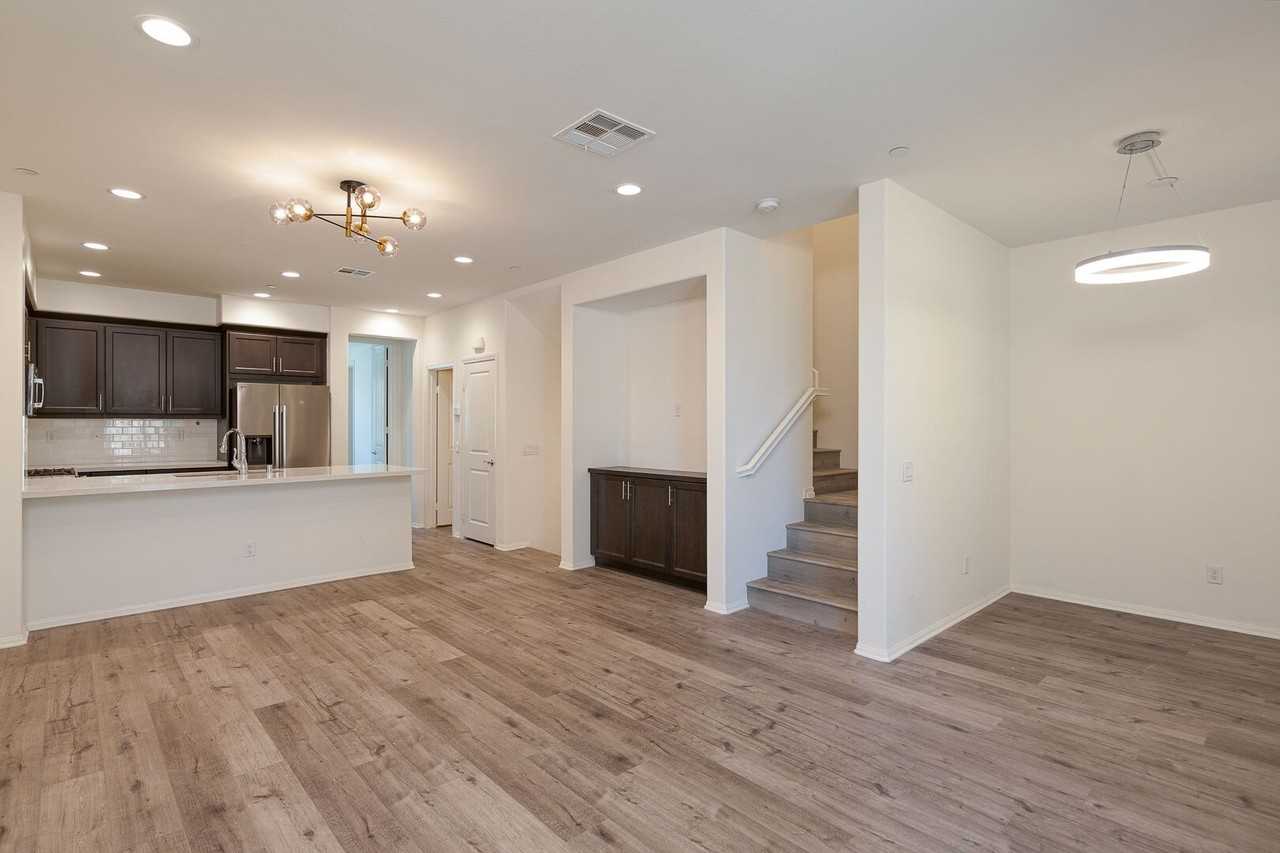 413 Castiano St - Photo 2 of 26