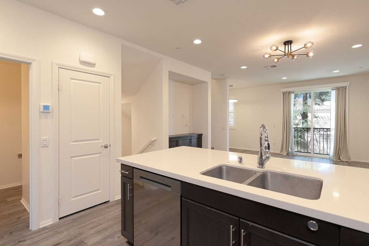 413 Castiano St - Photo 3 of 26