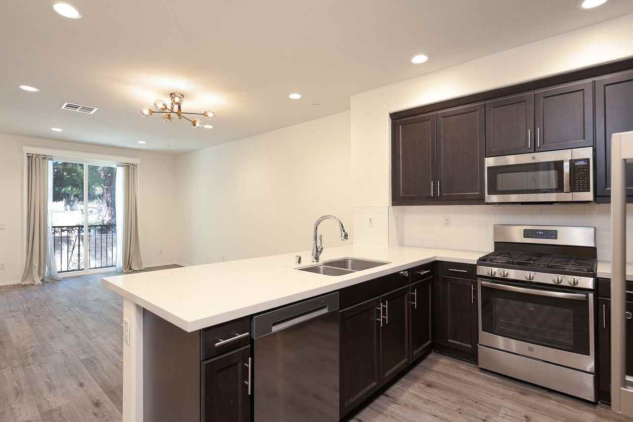 413 Castiano St - Photo 5 of 26