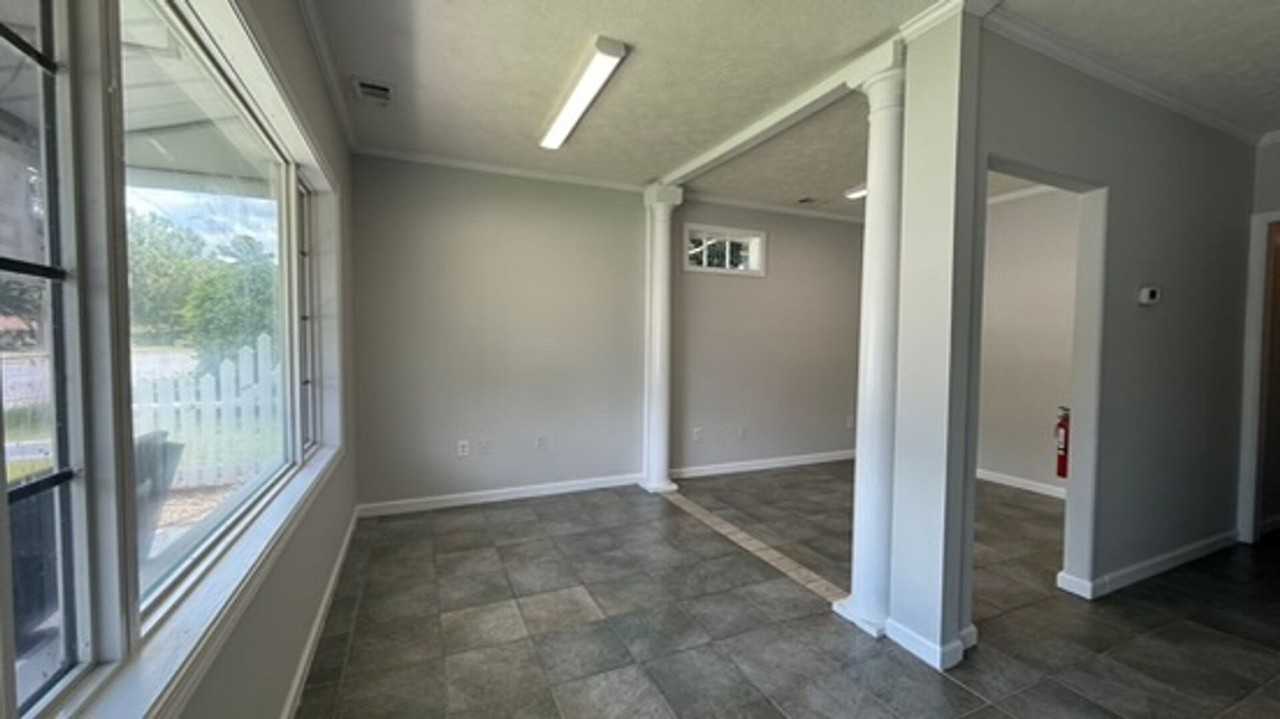10634 Ford Ave - Photo 3 of 20