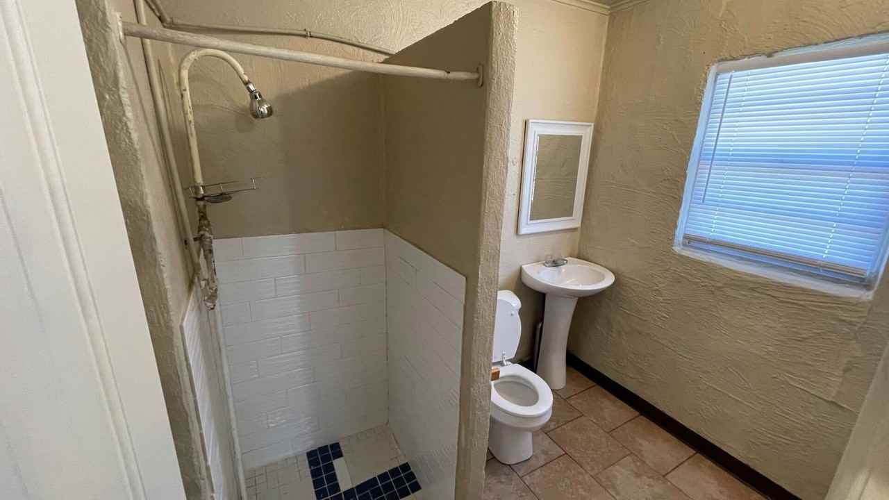 234 1/2 Wilson Ave - Photo 3 of 9