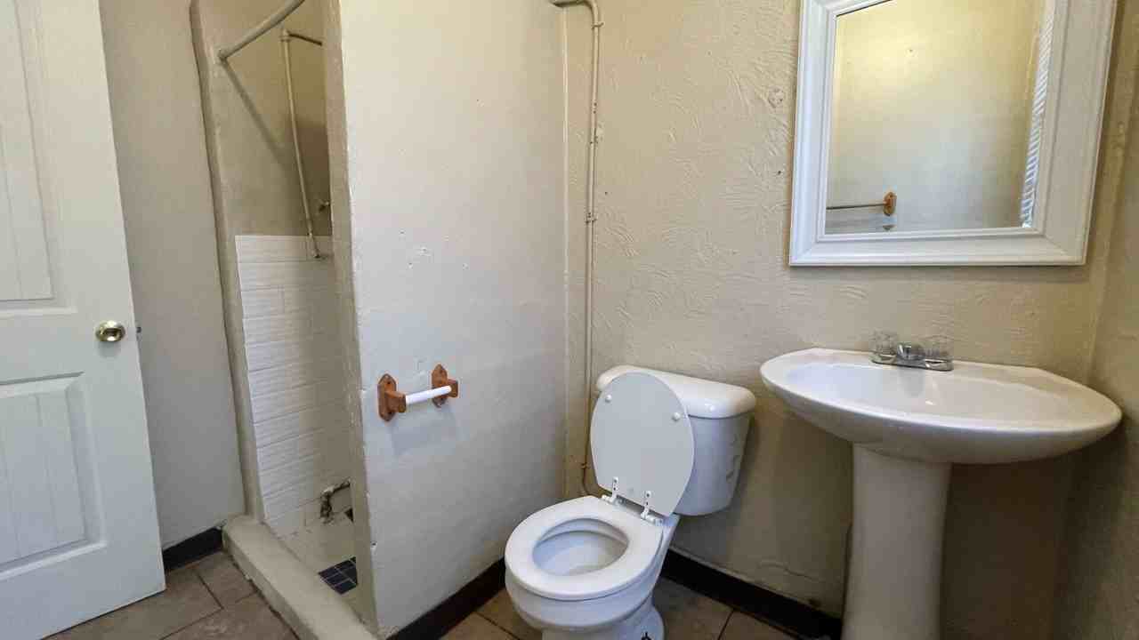 234 1/2 Wilson Ave - Photo 4 of 9