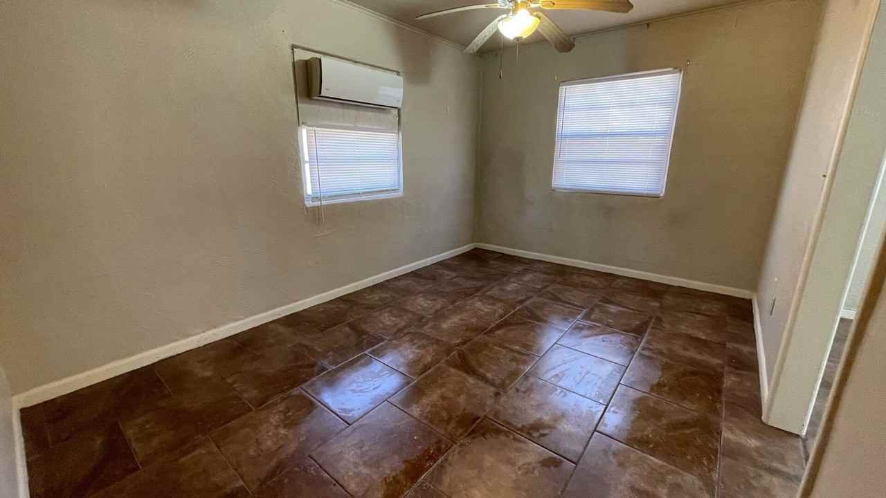 234 1/2 Wilson Ave - Photo 5 of 9