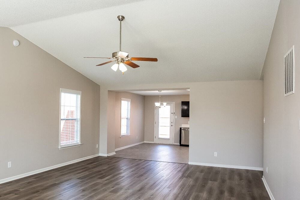 600 Streamside Dr - Photo 3 of 15