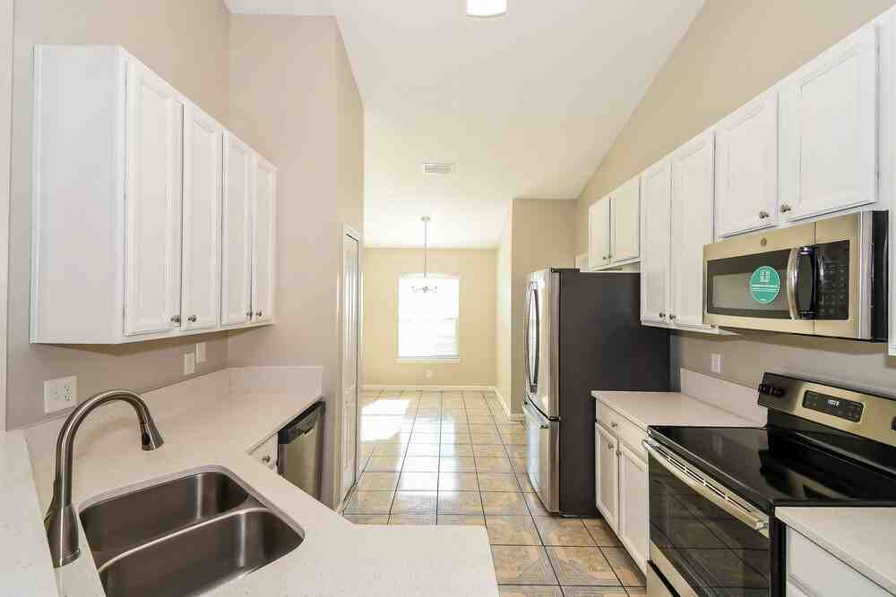 6709 Gentle Oaks Dr N - Photo 6 of 16