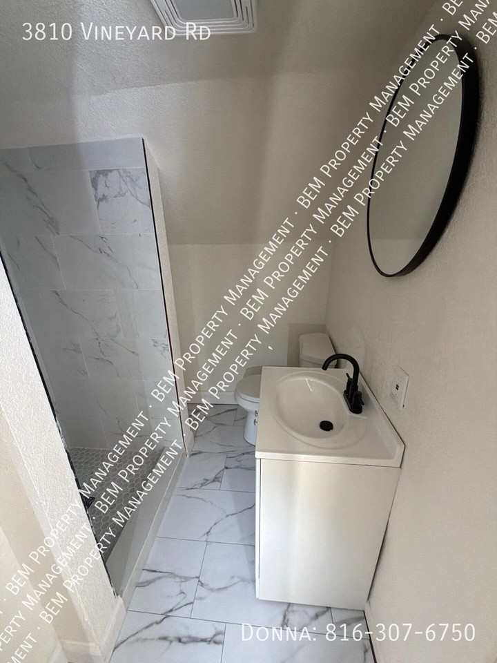 3810 Vineyard Rd - Photo 3 of 10