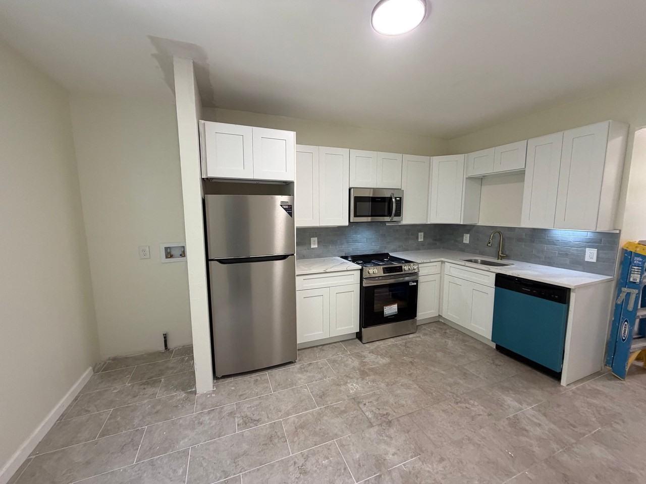 452 S 13th St #2 - Photo 3 of 12