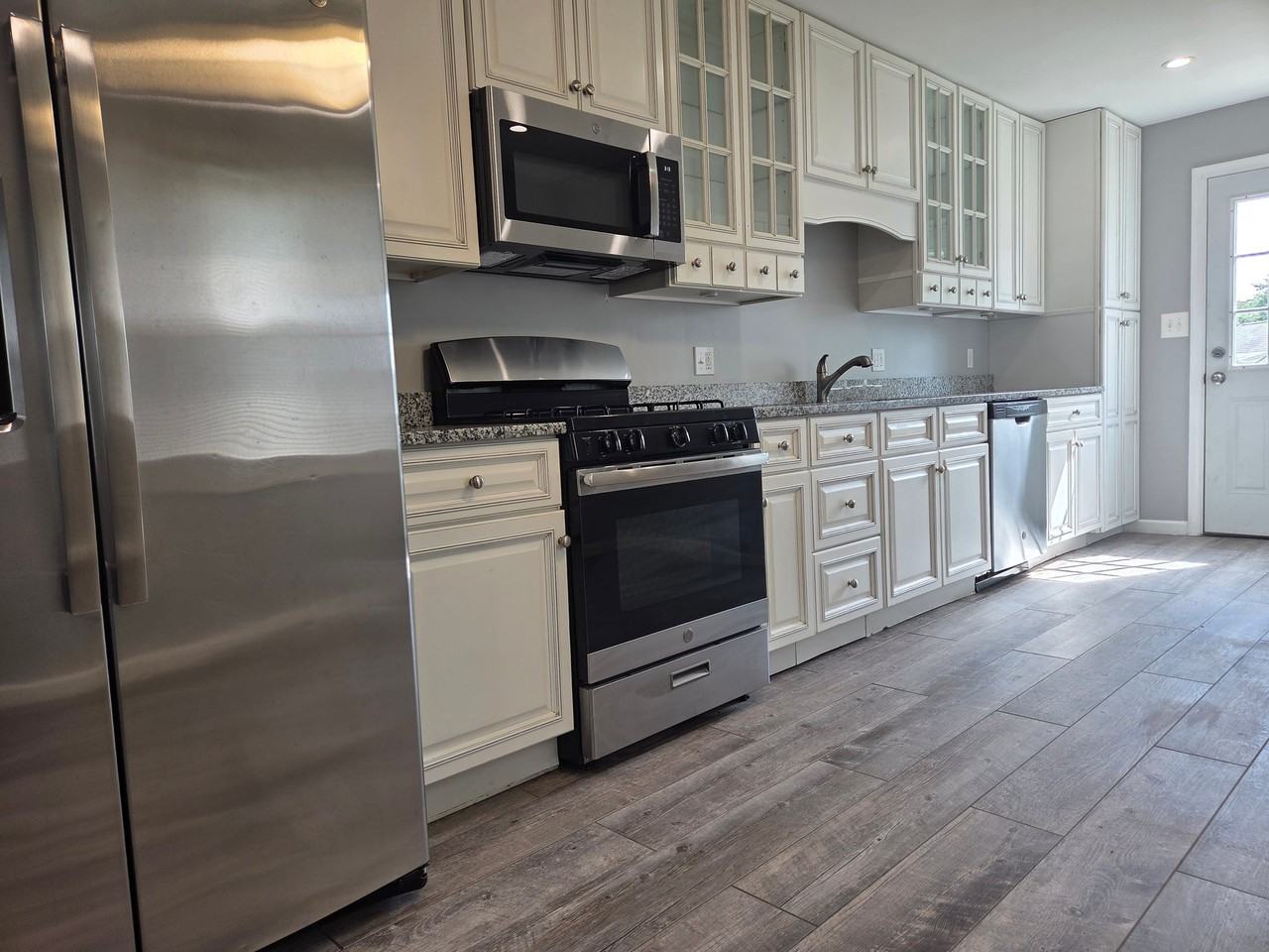 961 Martin Rd - Photo 2 of 11