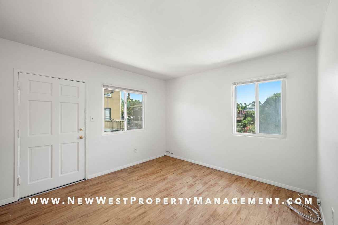 553 22nd St #1-2 - Photo 4 of 17