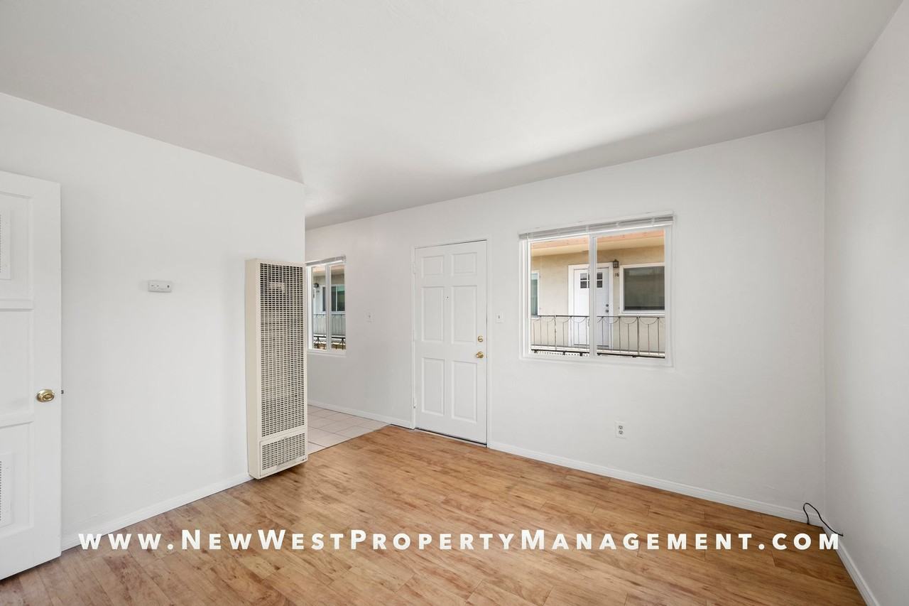 553 22nd St #1-2 - Photo 5 of 17