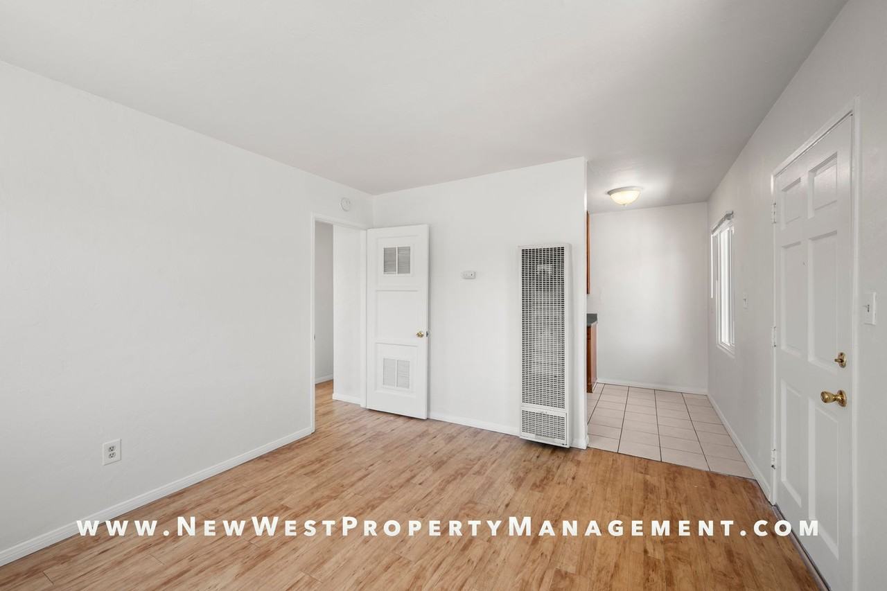 553 22nd St #1-2 - Photo 7 of 17