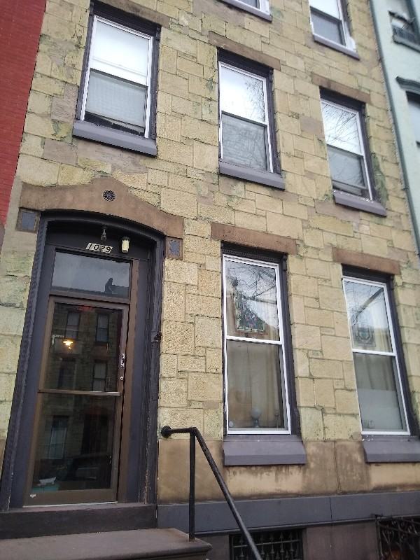 1029 Penn St #2ndFLFRONT - Photo 2 of 7