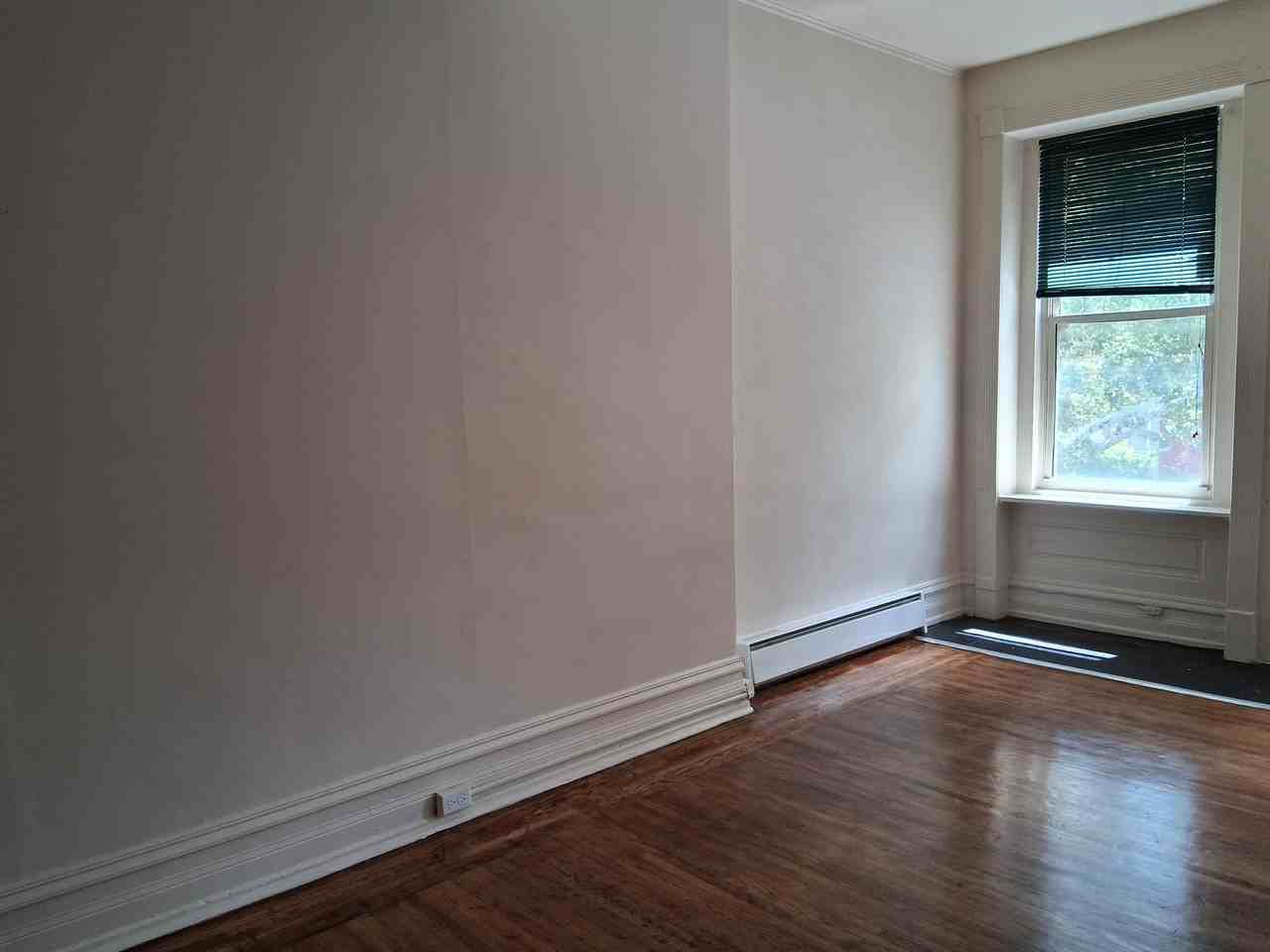 1029 Penn St #2ndFLFRONT - Photo 3 of 7