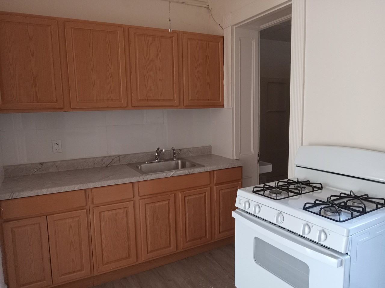 1029 Penn St #2ndFLFRONT - Photo 5 of 7