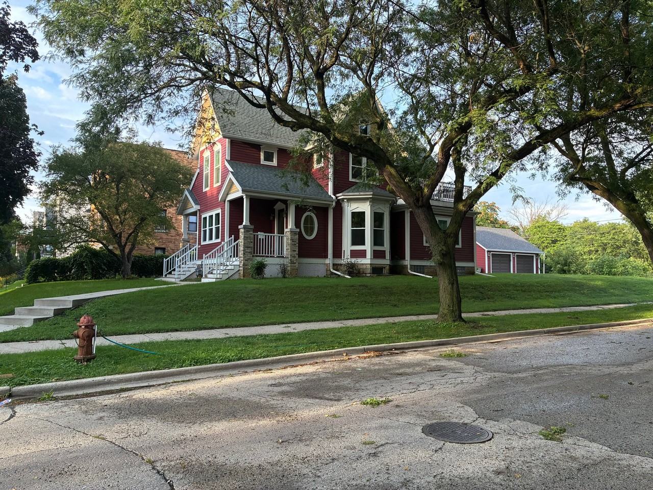 2204 N Booth St - Photo 4 of 20