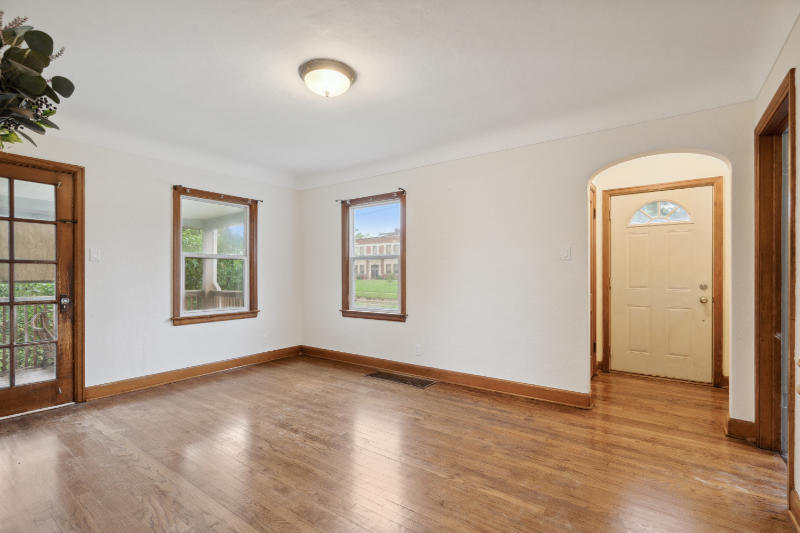 413 16th Ave Sw - Photo 3 of 20
