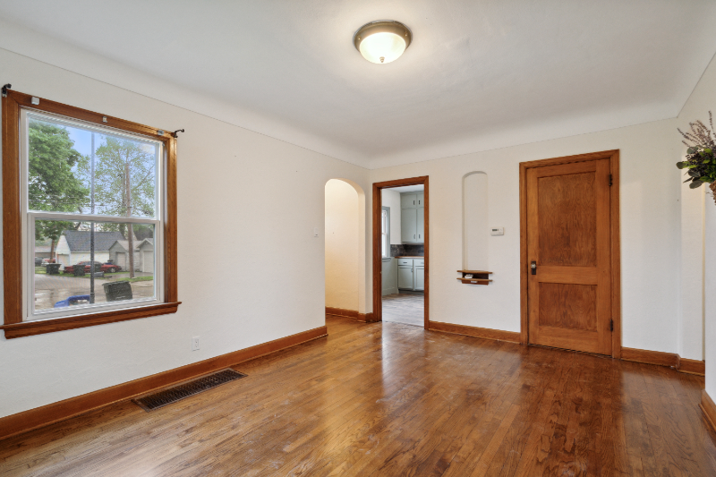 413 16th Ave Sw - Photo 4 of 20