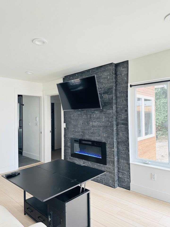 3411 Ne 7th St - Photo 3 of 11
