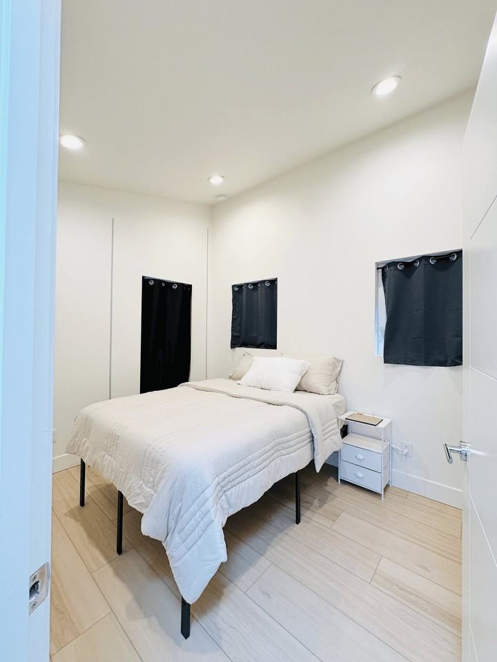 3411 Ne 7th St - Photo 5 of 11