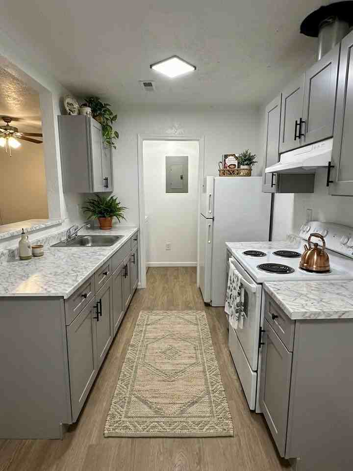 2405 Antebellum Dr #B - Photo 3 of 22
