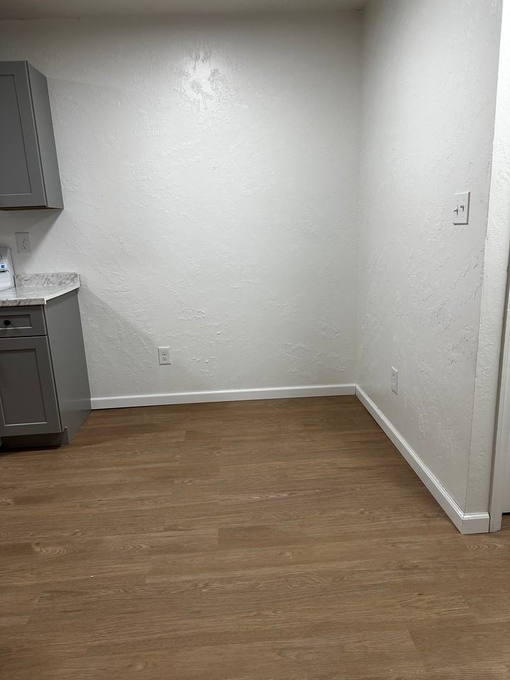 2405 Antebellum Dr #B - Photo 4 of 22