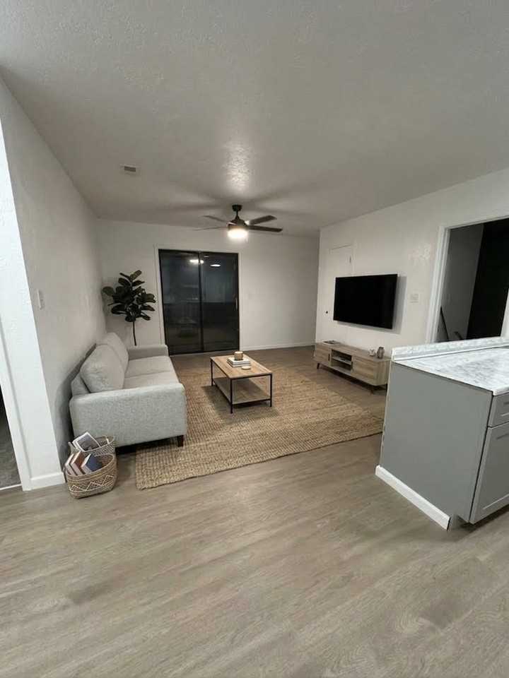 2405 Antebellum Dr #B - Photo 7 of 22