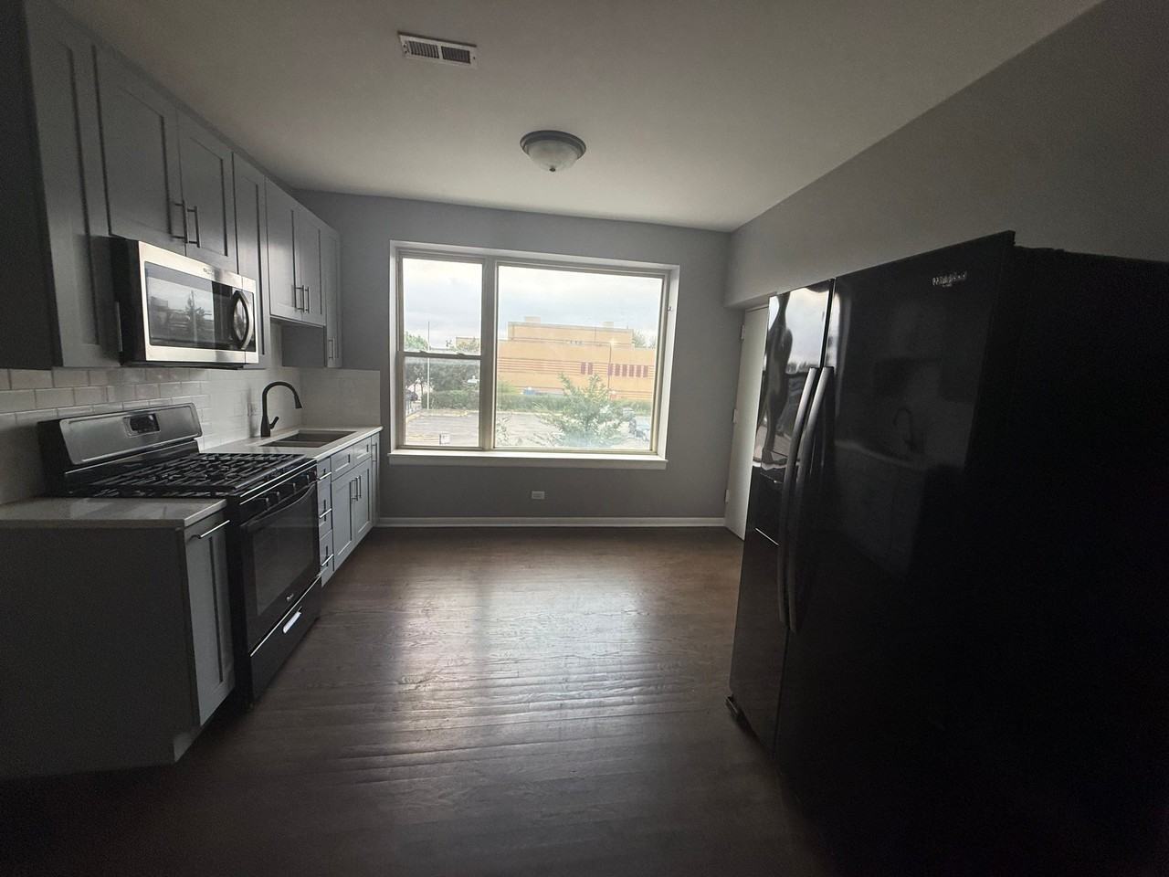 1856 W 18th St #1856-2F - Photo 2 of 8