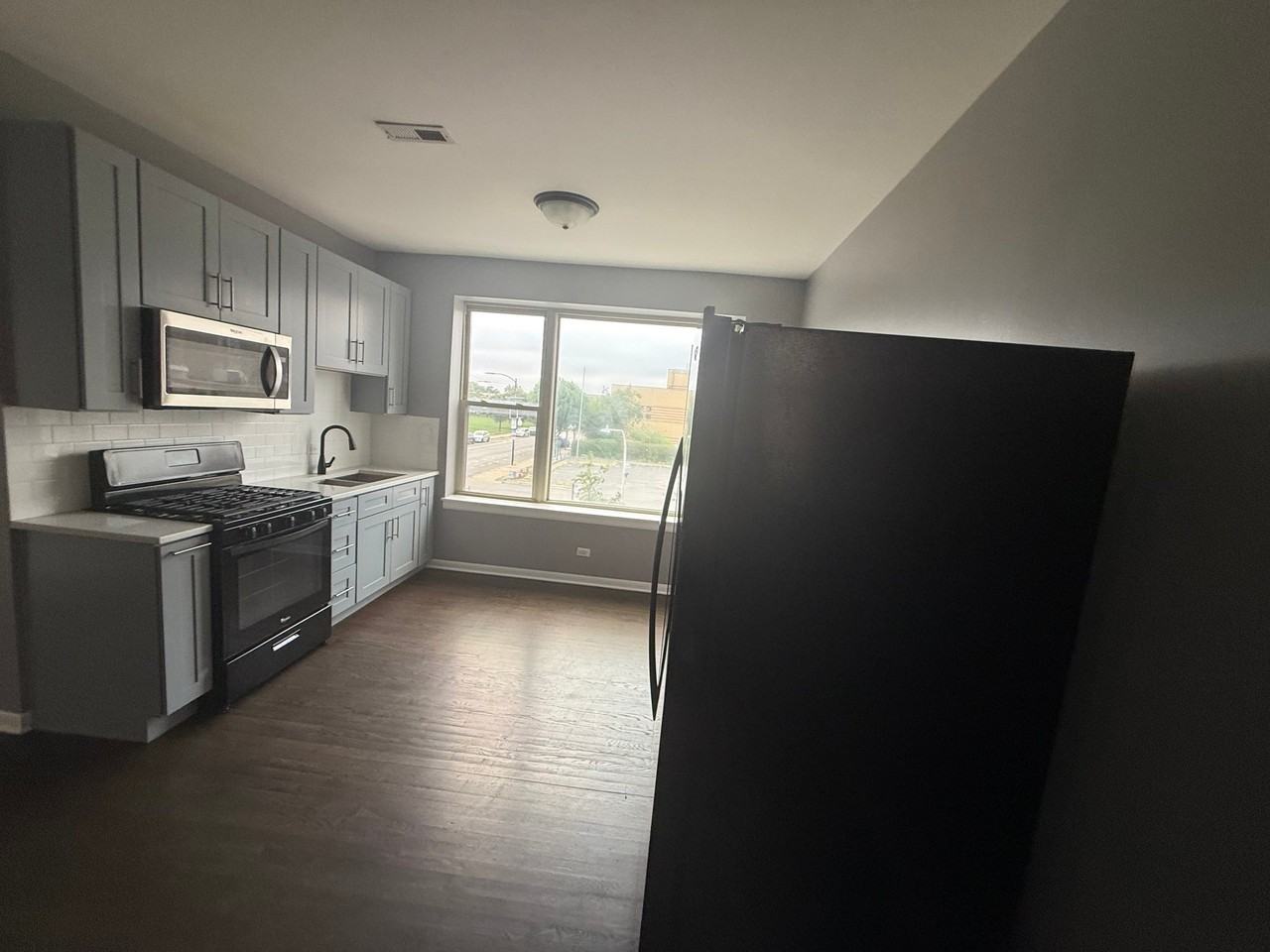 1856 W 18th St #1856-2F - Photo 3 of 8