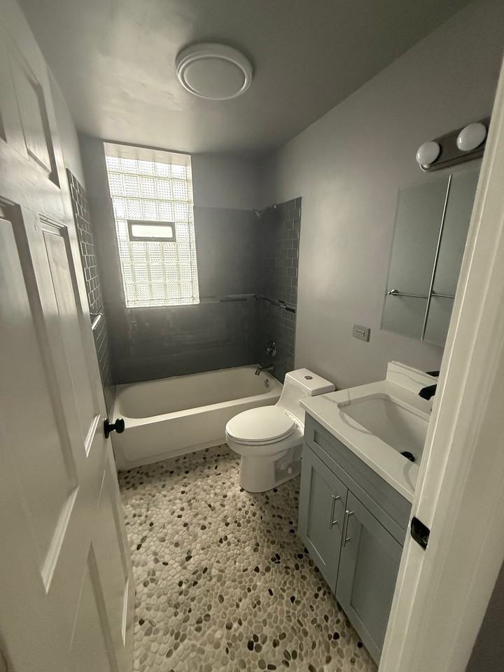 1856 W 18th St #1856-2F - Photo 6 of 8